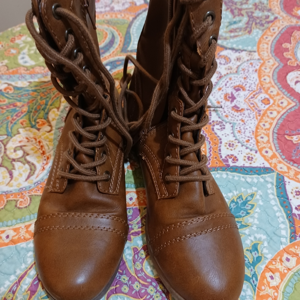 Like new light brown leather boots
